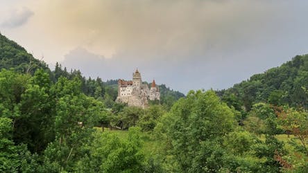 Tour pelo Castelo de Bran e pela Fortaleza Rasnov saindo de Brasov, com visita opcional ao Castelo de Peles